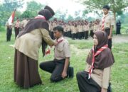 Ditandai Pemasangan Kacu, 200 Murid Dikukuhkan Kepala MTsN 7 Agam Jadi Pramuka Penggalang 