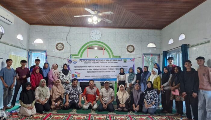 PIPN Pendidikan Fisika UNP Berdayakan Remaja Putus Sekolah, Sulap Sampah Jadi Produk Fisika Terapan