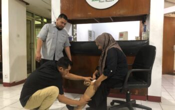 Kaki Palsu Pulihkan Harapan, UPZ BAZNAS Semen Padang Bantu Rahma Kembali Berjalan dan Produktif