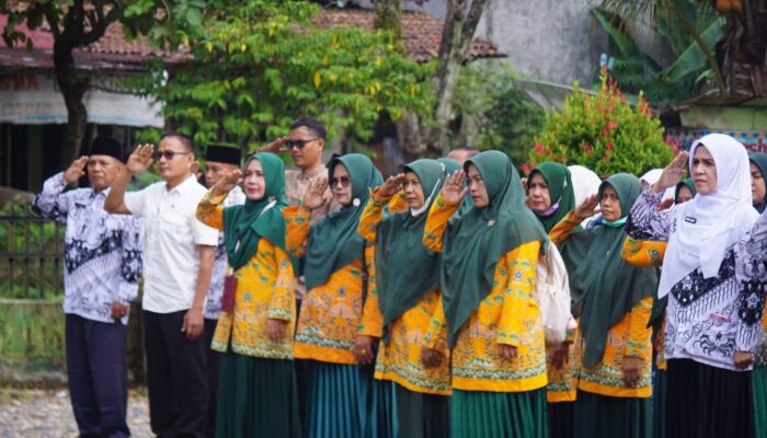 Wabup Leli Arni Pimpin Apel Gabungan Di Sungai Rumbai, Tekankan Disiplin Dan Semangat Kerja