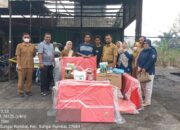 Dinsos Dharmasraya Salurkan Bantuan untuk Keluarga Korban Kebakaran di Sungai Rumbai Timur