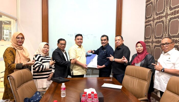 Hawilli Octaris Terima Mandat Pimpin Peradi Profesional Padang, Buka KTA Gratis bagi Advokat