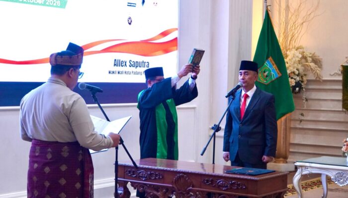 Hendri Arnis Lantik Doni Hendra sebagai Sekdako Padang Panjang