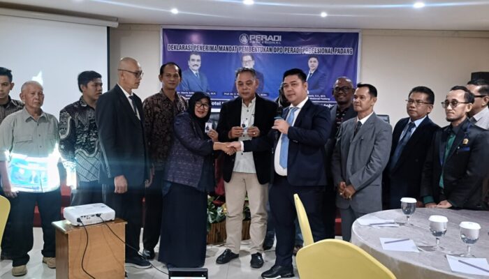 65 Advokat Terima KTA Gratis, Deklarasi DPD PERADI Profesional Padang jadi Awal Konsolidasi Profesi