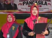 Peringatan Hari Kesaktian Pancasila di MAN 1 Tanah Datar,  Rika Maria Pembina Upacara
