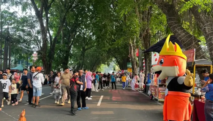 Dispora dan KONI Sumbar Sosialisasikan Porprov 2026 di CFD Padang